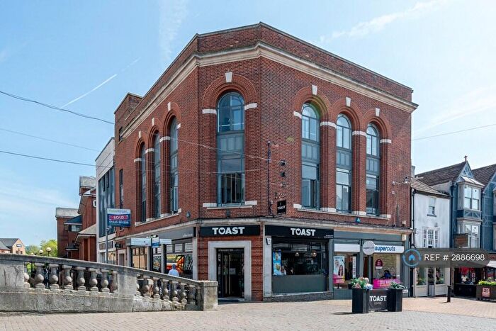 1 Bedroom Flat To Rent In Moulsham St, Chelmsford, CM2