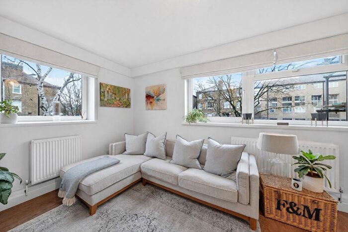 2 Bedroom Flat For Sale In Gauden Road, London, SW4