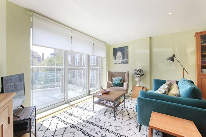 2 Bedroom Flat To Rent In Langford Mews, St John's Hill, SW11