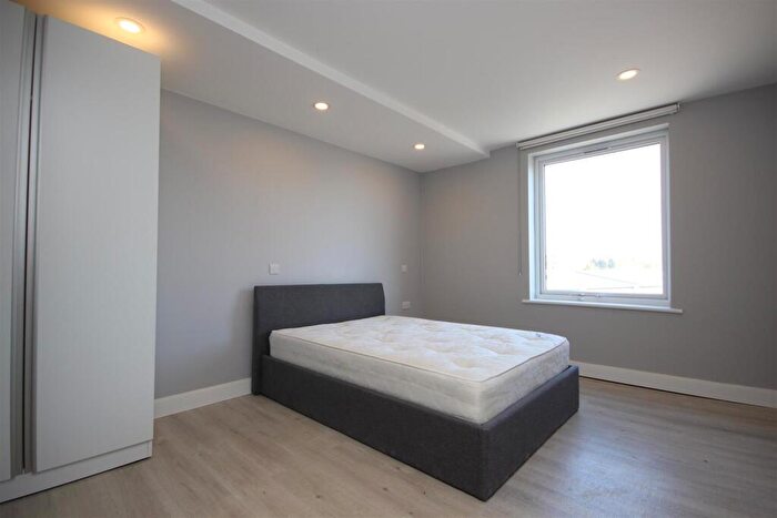 2 Bedroom Apartment To Rent In Neasden Lane, Neasden, NW10