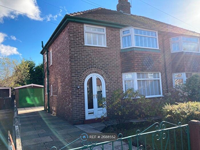 3 Bedroom Semi-Detached House To Rent In Kenmore Road, Whitefield, M45