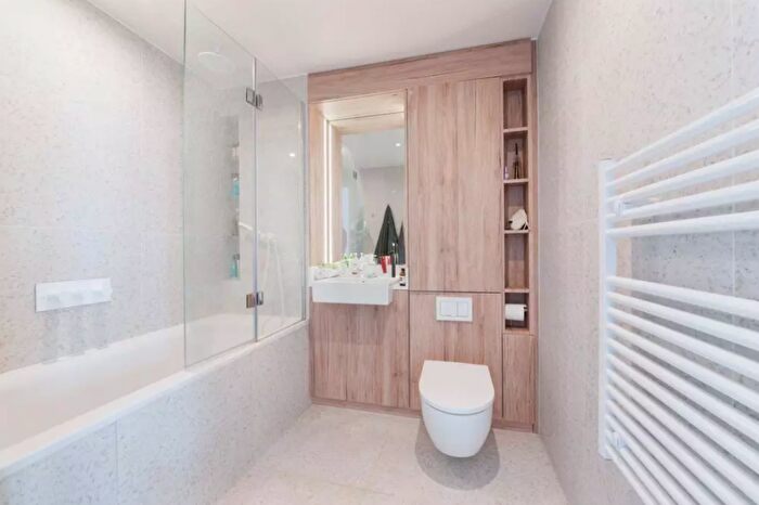1 Bedroom Flat For Sale In Jacquard Point, Tapestry Way, London, E1