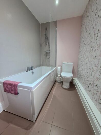 2 Bedroom Flat To Rent In Broad Street, Staple Hill, Bristol, BS16