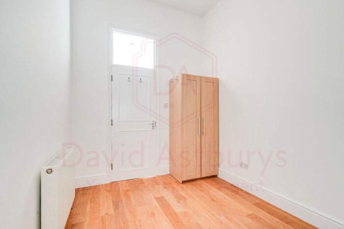 2 Bedroom Flat To Rent In Compayne Gardens, West Hampstead, London, NW6