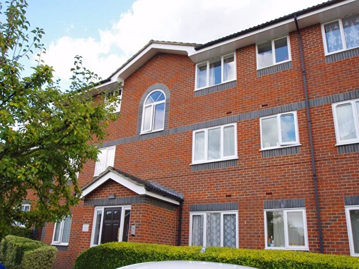 2 Bedroom Flat To Rent In Gade Close, Rickmansworth Road, Watford, WD18