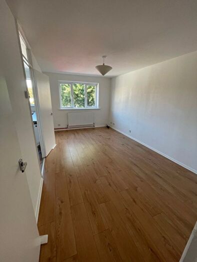 1 Bedroom Flat To Rent In Millhaven Close, Chadwell Heath, Essex, RM6