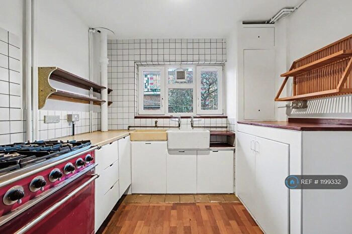 3 Bedroom Flat To Rent In Wenlock Court, London, N1