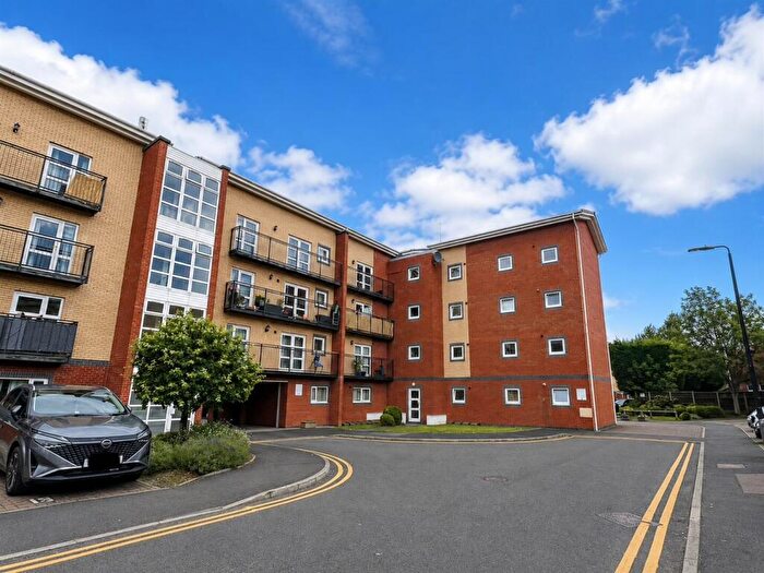 1 Bedroom Flat For Sale In Wharf Road, Sale, M33
