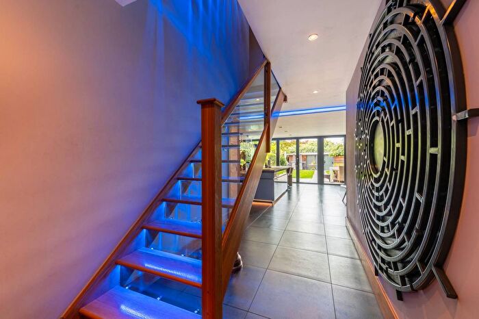 5 Bedroom Property To Rent In Salmon Street, Kingsbury, London, NW9