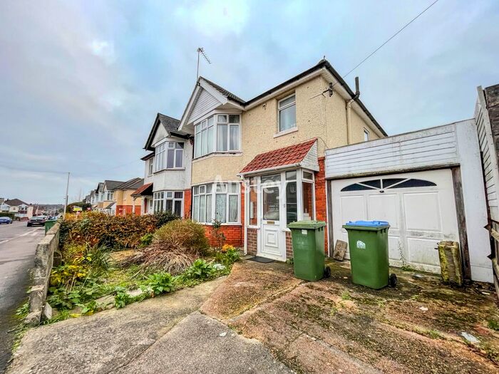4 Bedroom Semi-Detached House To Rent In Ripstone Gardens, Southampton, SO17