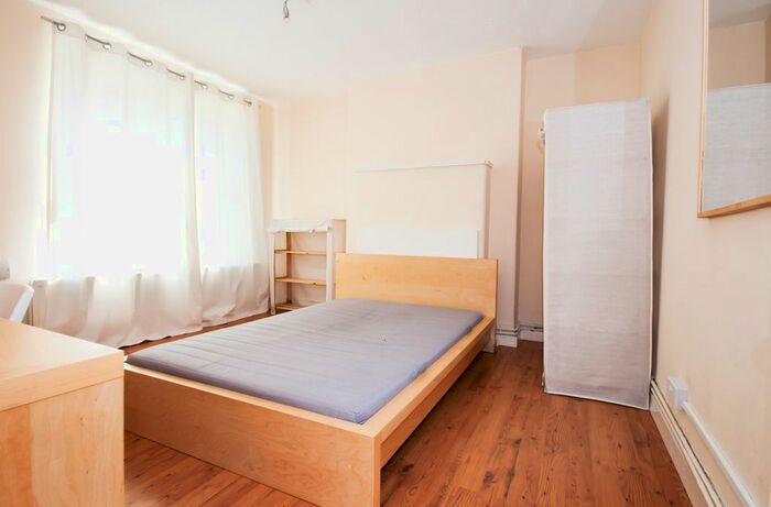 4 Bedroom Property To Rent In County Street, London, SE1