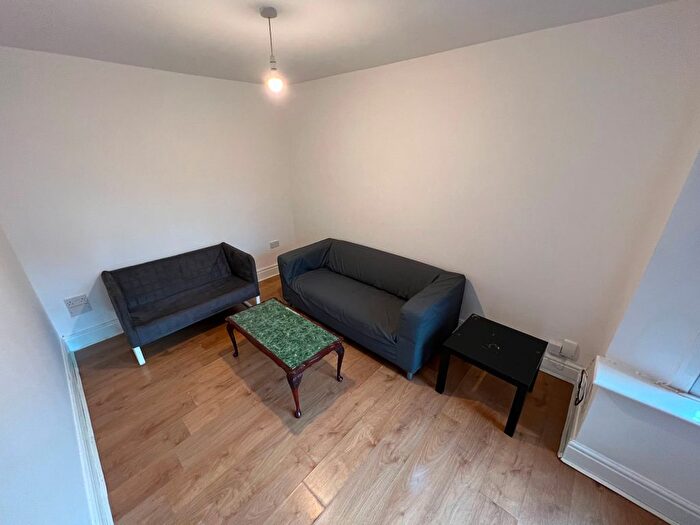 3 Bedroom Semi-Detached House To Rent In Edgeworth Drive, Fallowfield, Manchester, M14