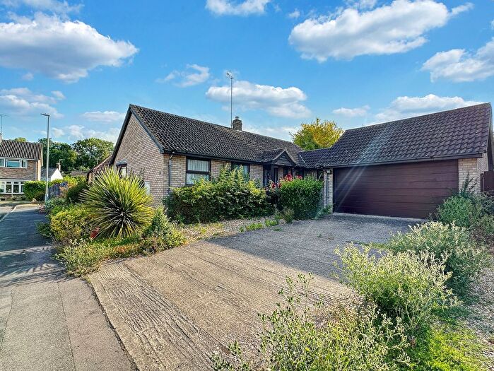 3 Bedroom Bungalow For Sale In The Hemlocks, Haslingfield, CB23