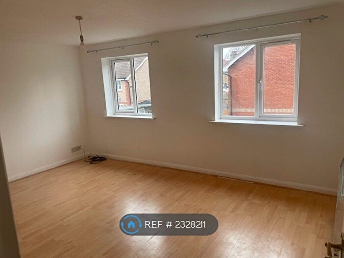 2 Bedroom Flat To Rent In Plaistow, London, E13
