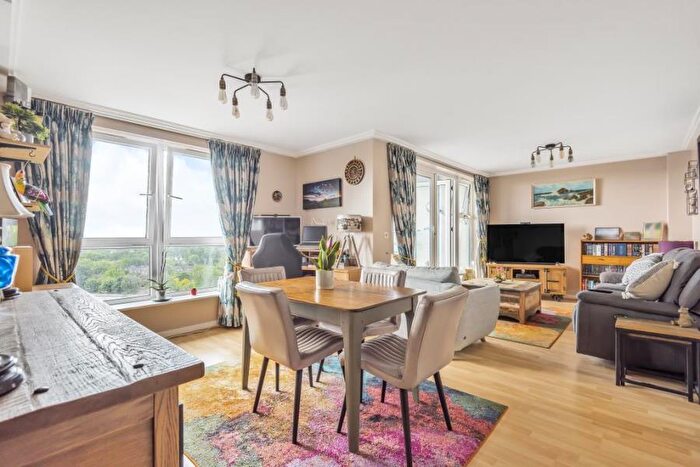 2 Bedroom Apartment To Rent In Woking, Surrey, GU22