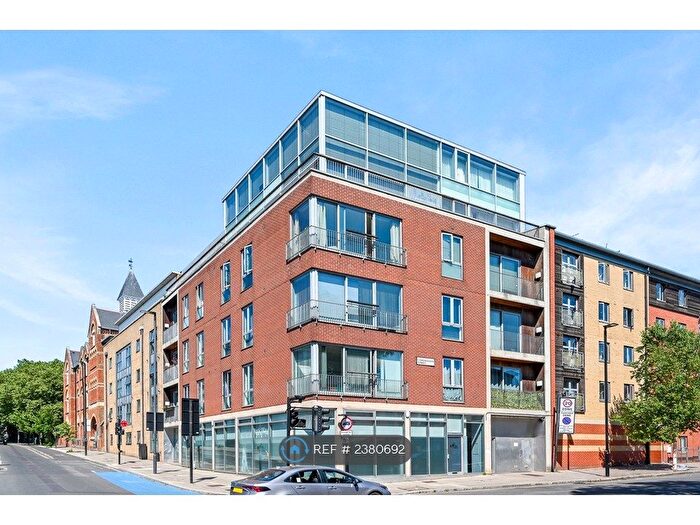 2 Bedroom Flat To Rent In Copenhagen Street, London, N1