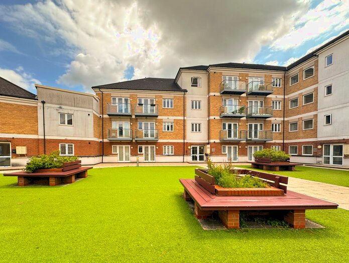 1 Bedroom Flat To Rent In Hales Court, Ley Farm Close, Watford, WD25