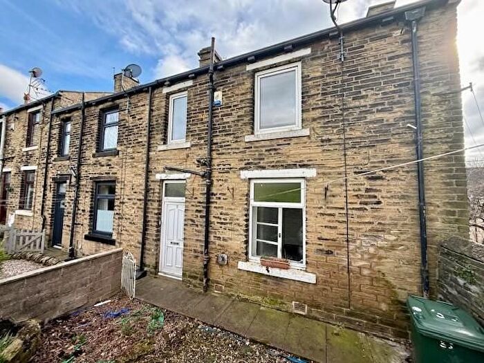2 Bedroom Terraced House For Sale In Park Road, Thackley, Bradford, BD10
