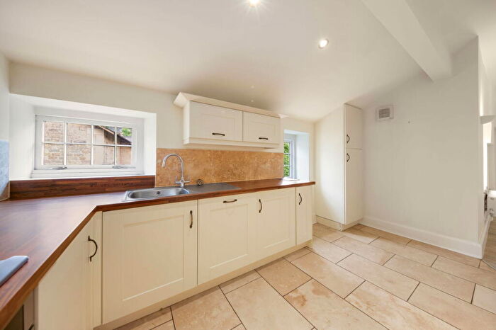 2 Bedroom Duplex For Sale In Matlock Green, Matlock, DE4