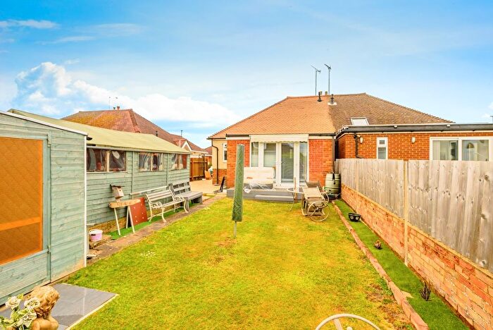 2 Bedroom Bungalow For Sale In Gooseberry Hill, Luton, Bedfordshire, LU3