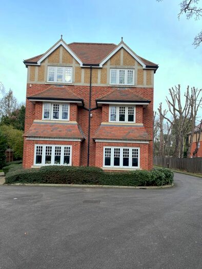 2 Bedroom Flat To Rent In Main Road, Romford RM2