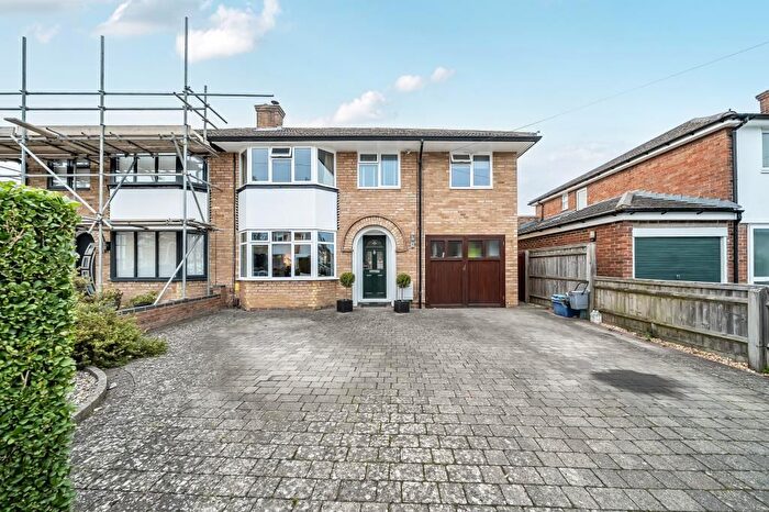 4 Bedroom Semi-Detached House For Sale In Cromwell Way, Kidlington, OX5