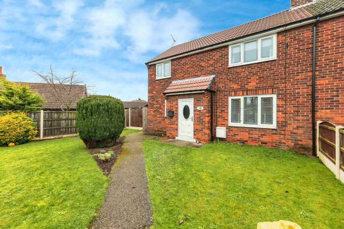 3 Bedroom Semi-Detached House For Sale In Manor Garth, Kellington, Goole, DN14