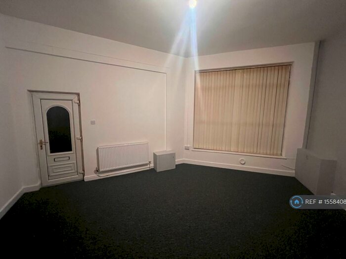 2 Bedroom Flat To Rent In Shelley Grove, Droylsden, Manchester, M43