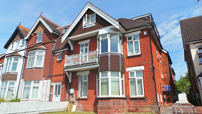 Flat To Rent In West Street, Fareham, Hampshire, PO16