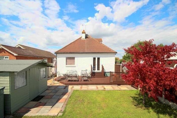 4 Bedroom Detached Bungalow To Rent In Green Lane, Staines-upon-thames, TW18