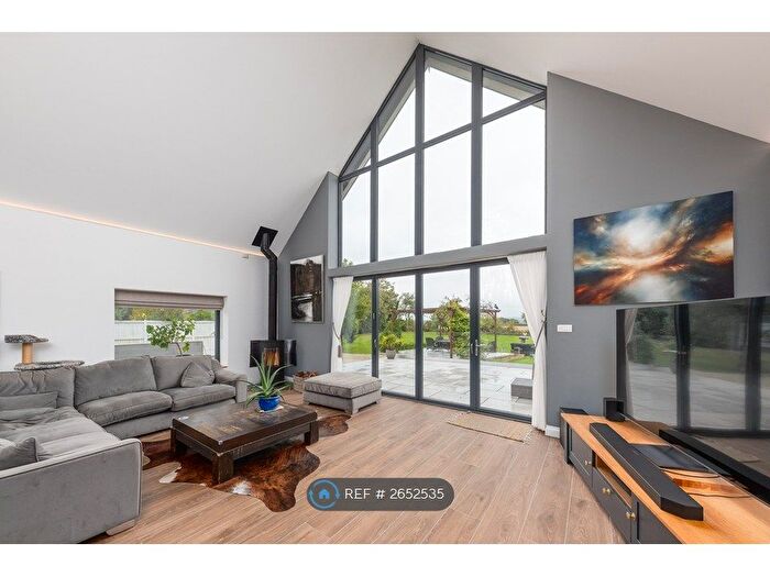 4 Bedroom Detached House To Rent In The Street, Brook, Ashford, TN25
