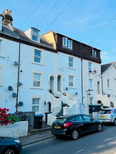 1 Bedroom Flat To Rent In West Street, East Grinstead, RH19