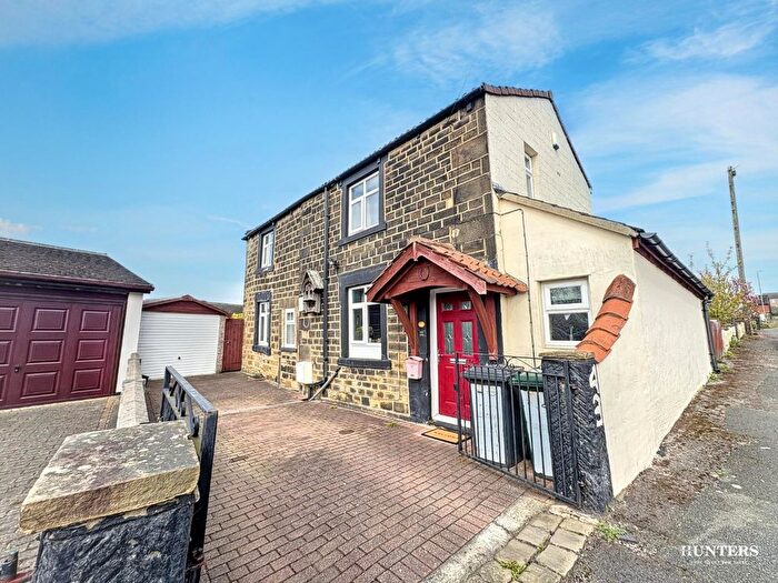 2 Bedroom Cottage For Sale In Cresswell Lane, Dewsbury, WF13