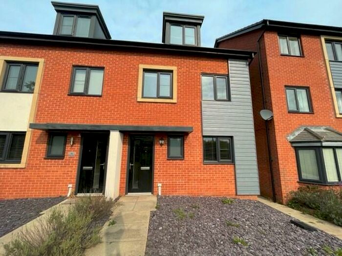 3 Bedroom Semi-Detached House To Rent In Maiden Road, Shirebrook, NG20