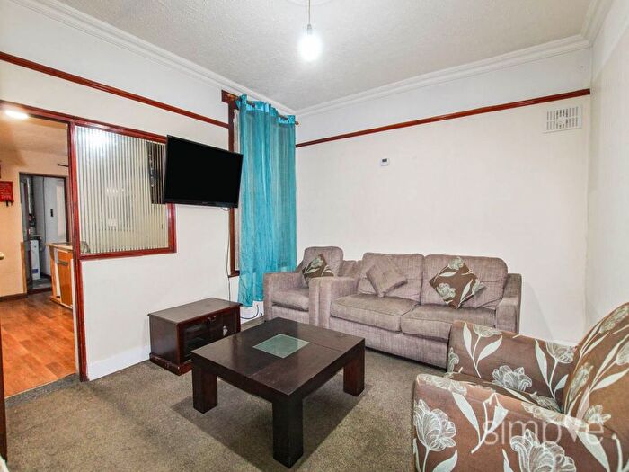 6 Bedroom Property To Rent In Townsend Road, Southall, Middlesex, UB1