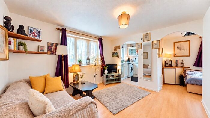 1 Bedroom Studio To Rent In Chartwell Close, Greenford, UB6
