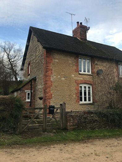 2 Bedroom Semi-Detached House To Rent In East End, OX29