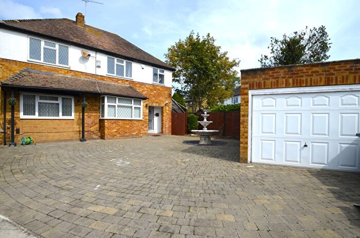 6 Bedroom Detached House To Rent In Perrin Close, Ashford, TW15