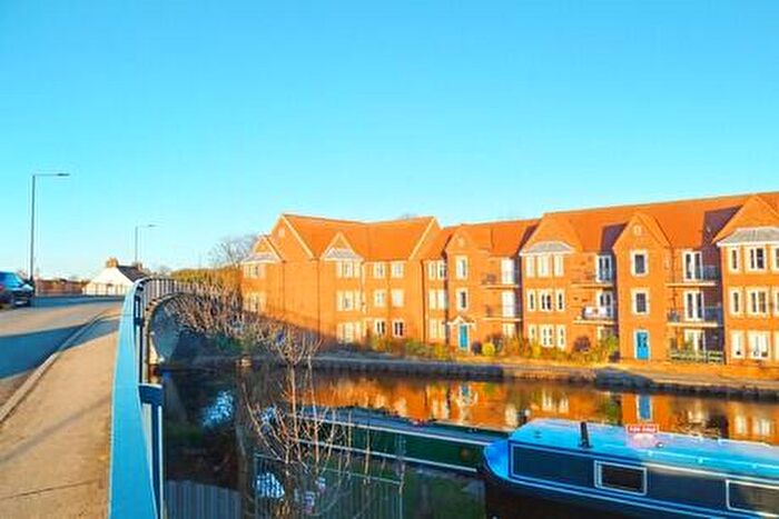 2 Bedroom Flat To Rent In West Street, Thorne, DN8