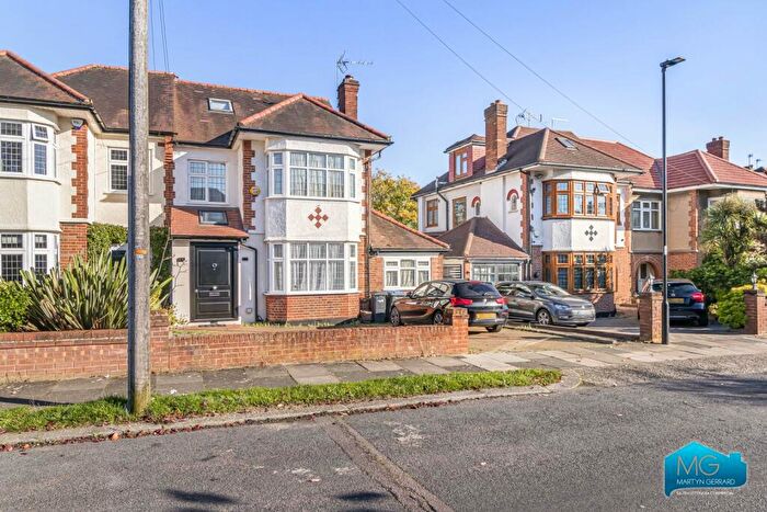 4 Bedroom Semi-Detached House To Rent In Lakenheath, Southgate, London, N14