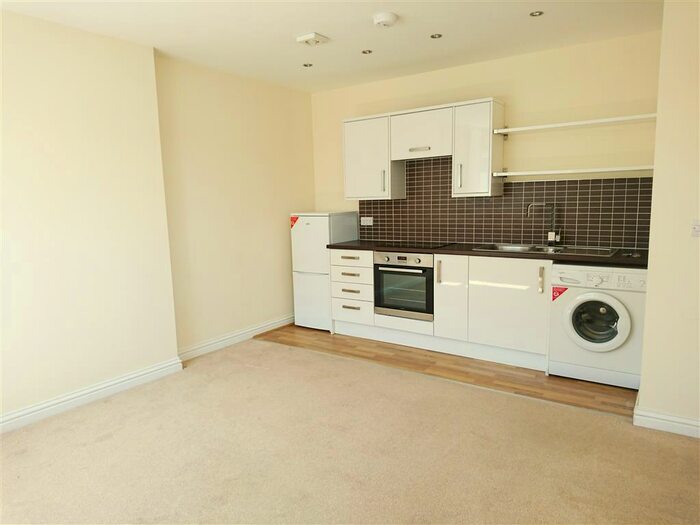 2 Bedroom Property To Rent In The Kingsway, Swansea, SA1