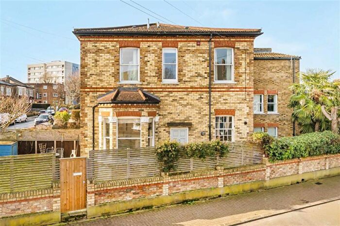 2 Bedroom House For Sale In Ryde Vale Road, Balham, SW12