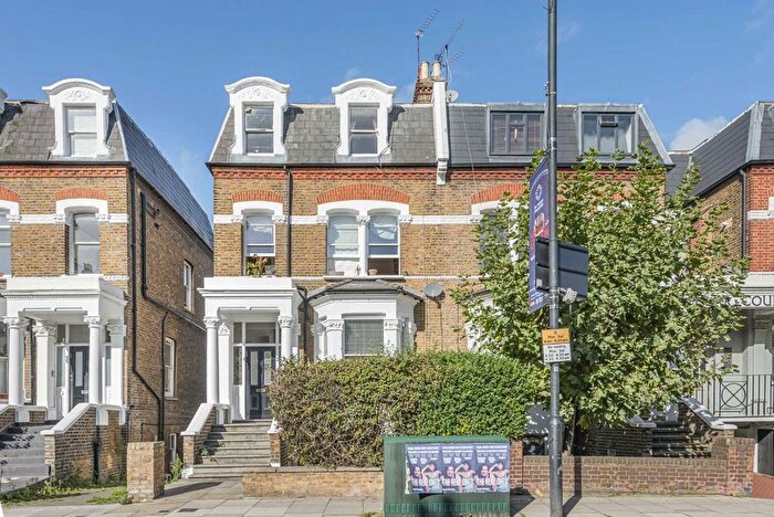 2 Bedroom Flat To Rent In Fulham Road, London, SW6