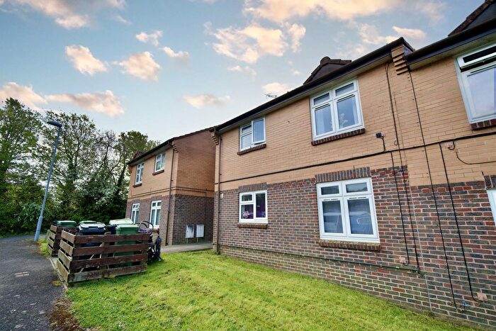 2 Bedroom Flat For Sale In Franklin Close, Weymouth, DT4