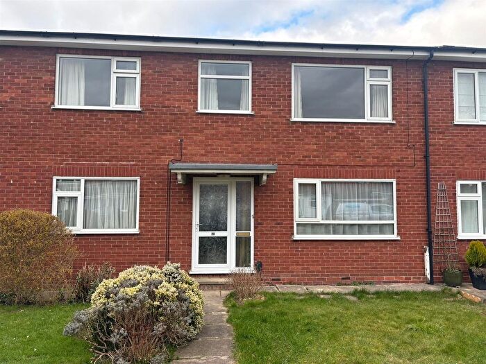 2 Bedroom Flat To Rent In Greenfield Park Drive, York, YO31