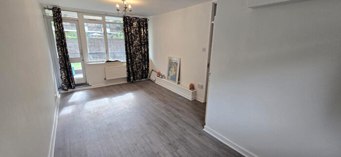 2 Bedroom Flat To Rent In Flat Horsfield House, Northampton Street, London, N1