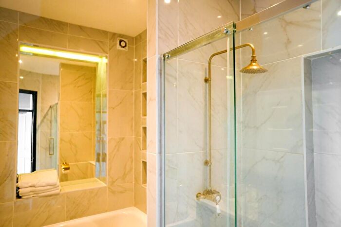1 Bedroom Apartment To Rent In Kingsway, Hove, BN3