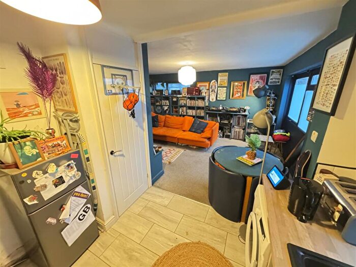 2 Bedroom Flat For Sale In Crocus Way, Chelmsford, CM1