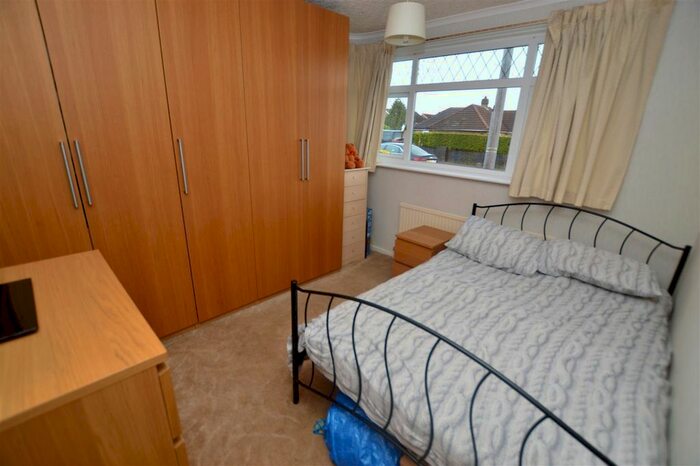2 Bedroom Detached Bungalow For Sale In Brixham Drive, Wigston, Leicestershire, LE18