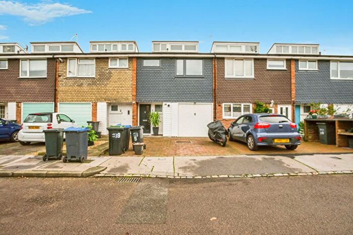 3 Bedroom Terraced House For Sale In Pittville Gardens, London, SE25